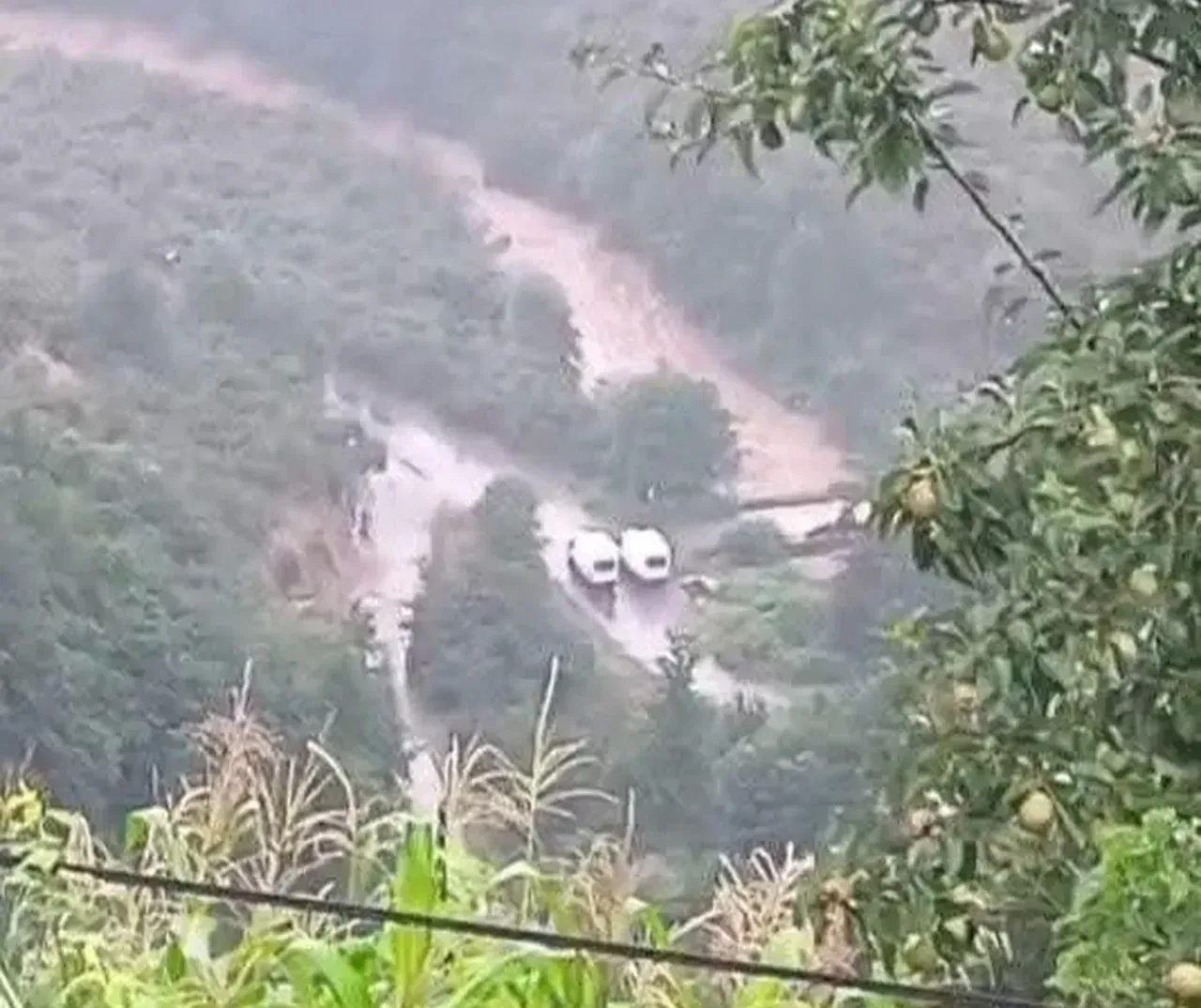 Giresun'da sel suları anne ve 2 kızını yuttu! Ekipler bölgede, arama çalışmaları sürüyor