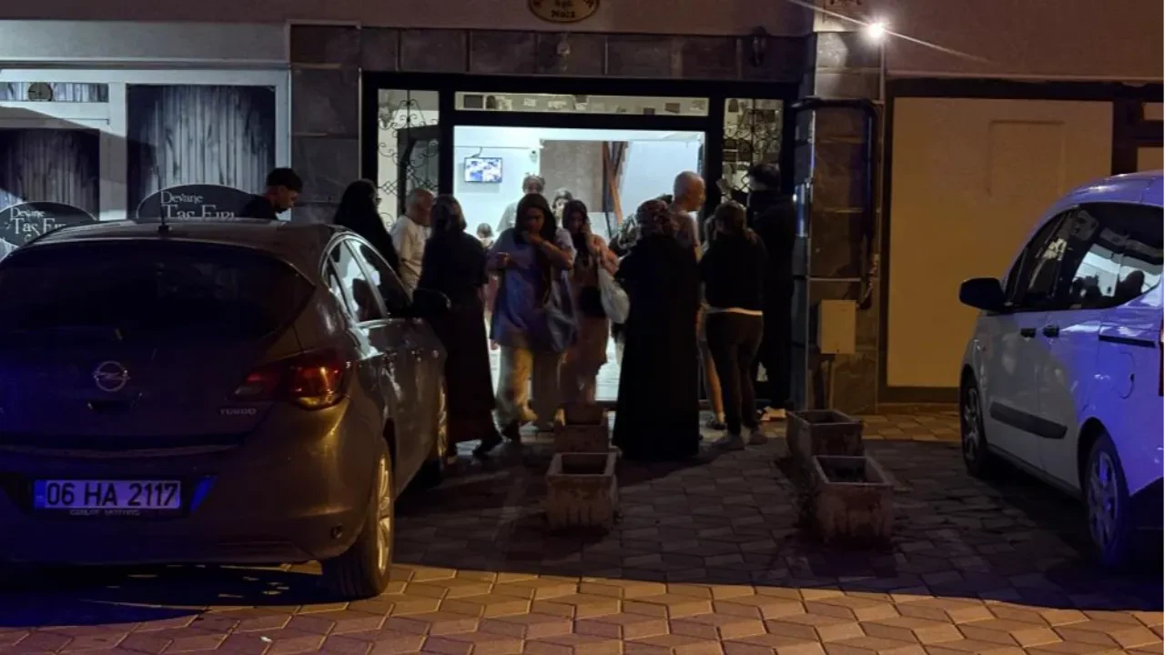 Komşular kötü kokudan şüphelenip polisi aradı: Ekipler acı manzarayla karşılaştı