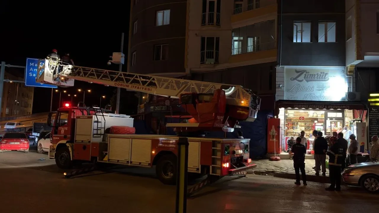 Komşular kötü kokudan şüphelenip polisi aradı: Ekipler acı manzarayla karşılaştı