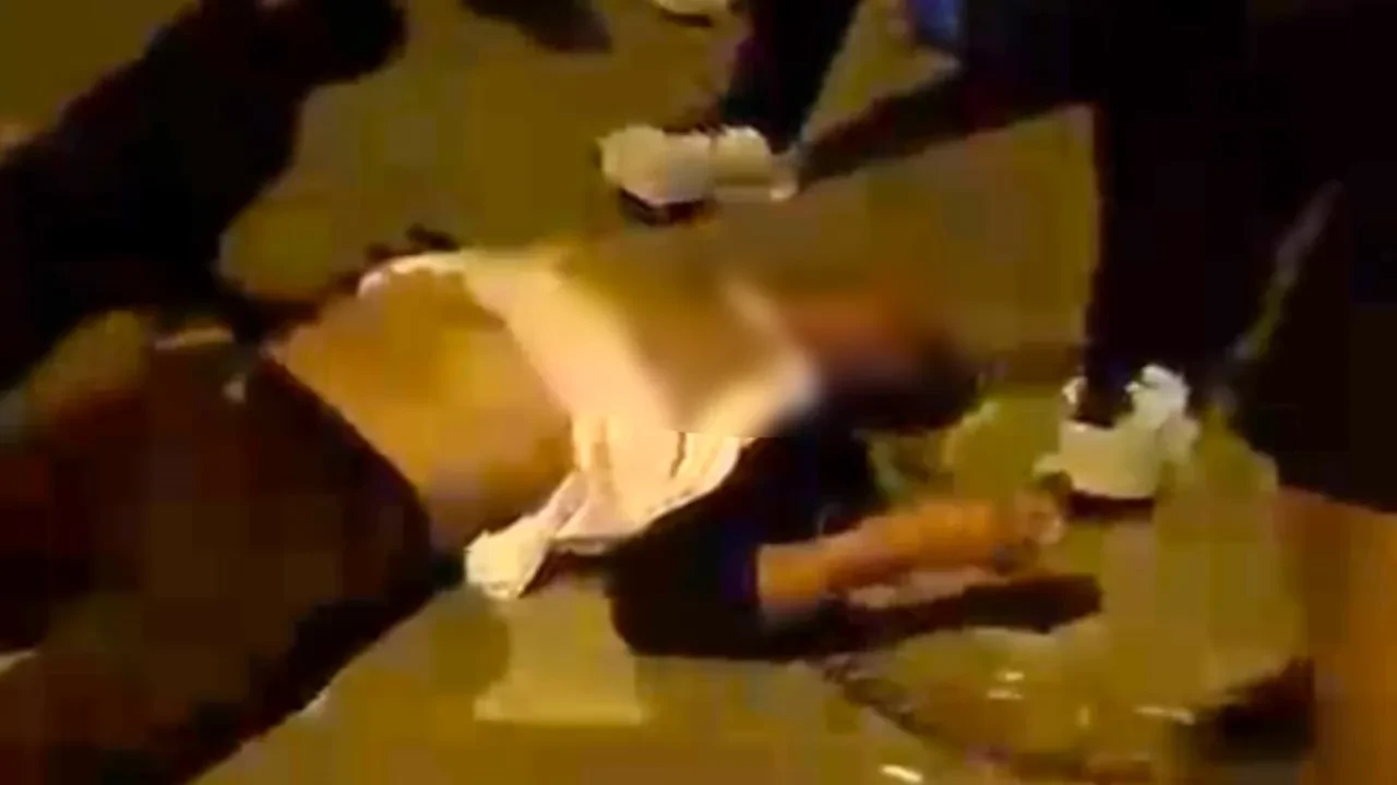 Mahalleli cezasını kesti: Hem darp ettiği kadın hem kendisi yoğun bakımda