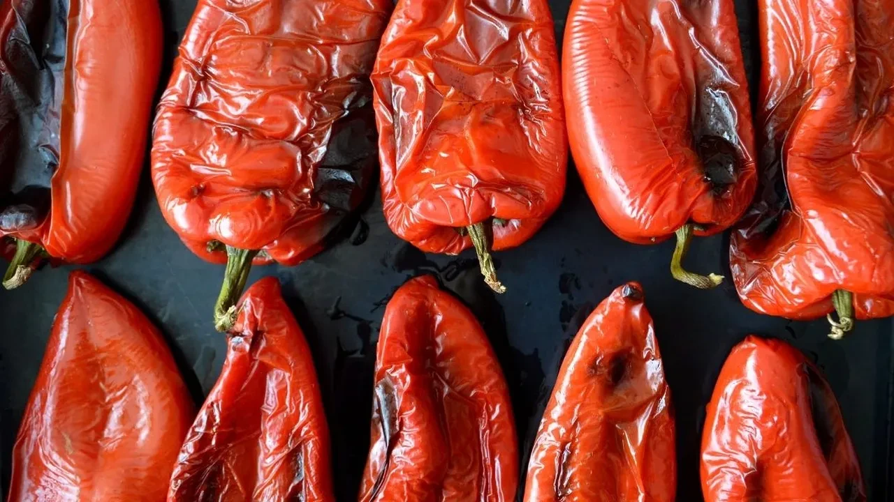 Mardinli komşudan öğrendim! Kışlık köz biber ve köz patlıcanı evde zahmetsiz yaptım