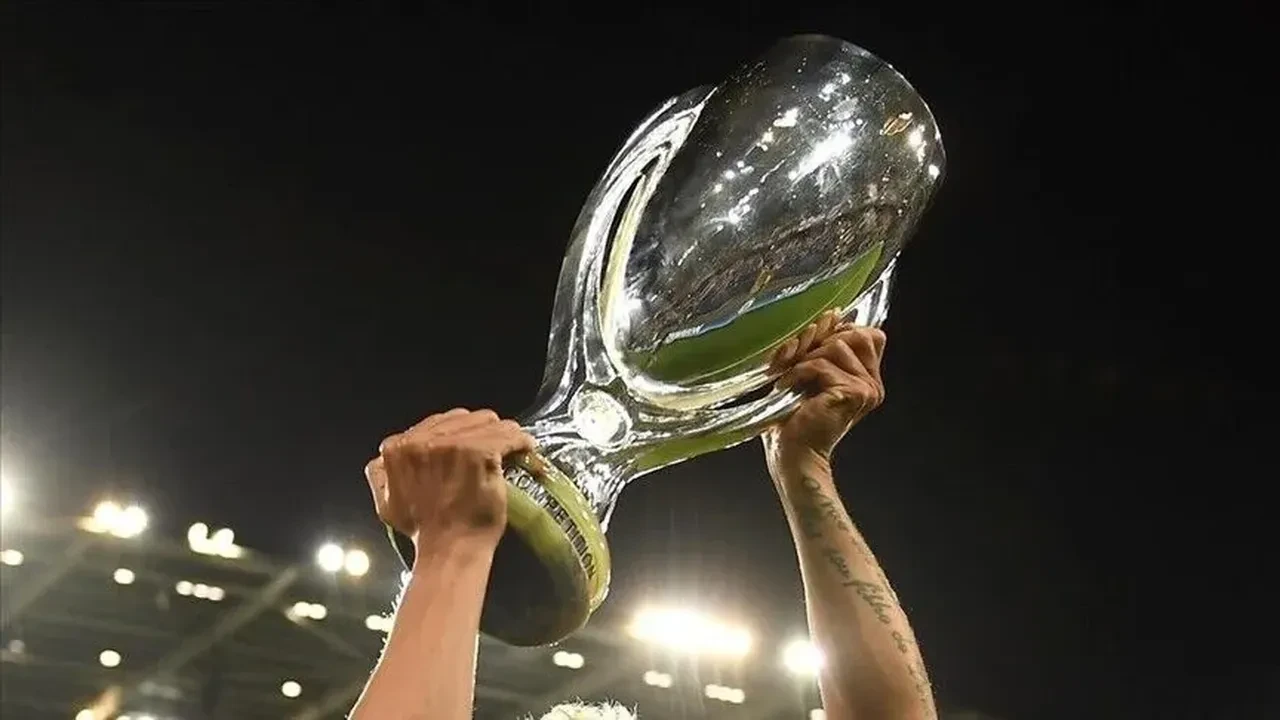 PSG Aston Villa maçı hangi kanalda? CANLI Süper Kupa maçı şifresiz kanalda yayınlanacak