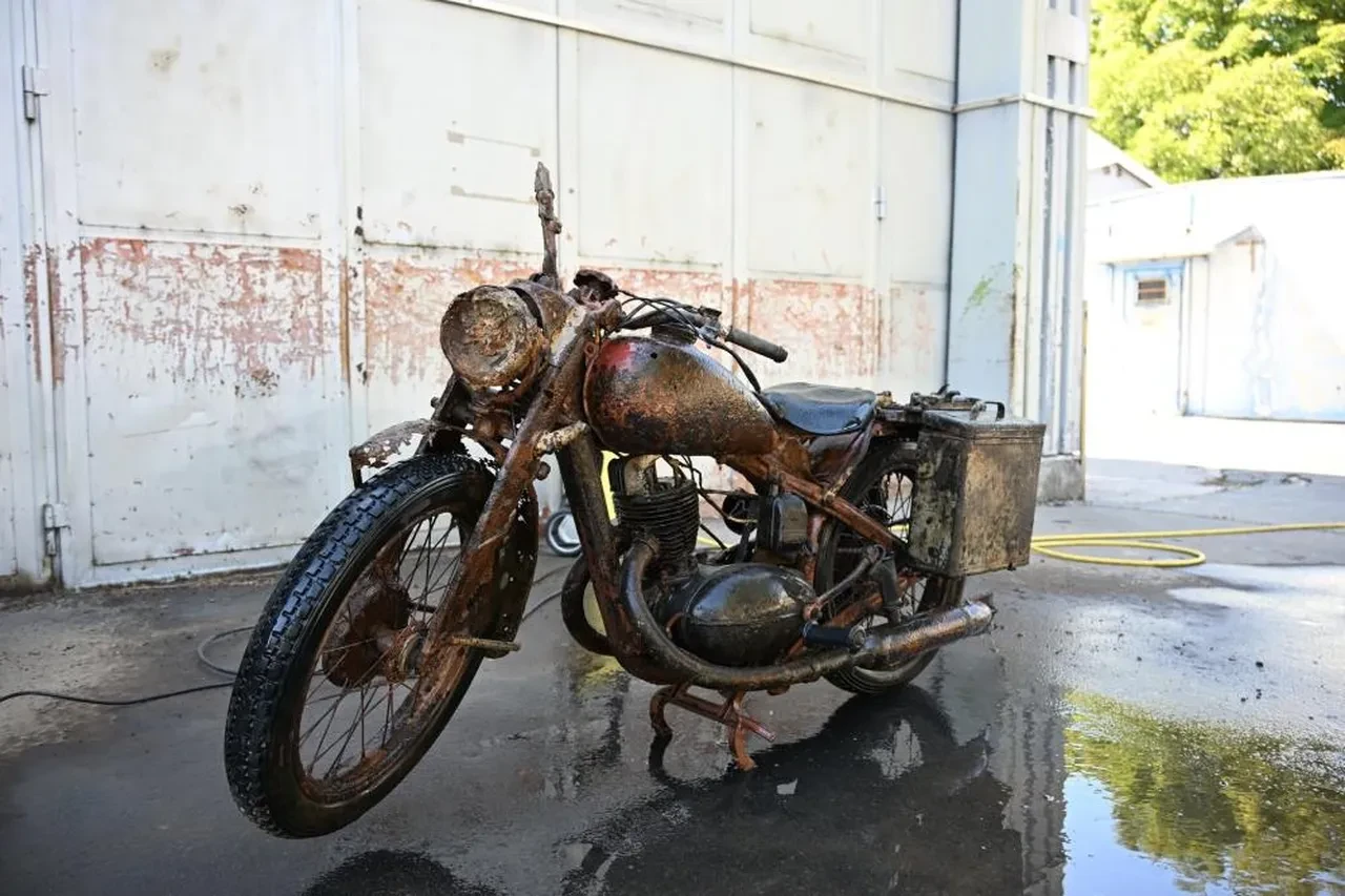 Sular çekildi, 2 Alman askerin kalıntıları ve motosiklet gün yüzüne çıktı