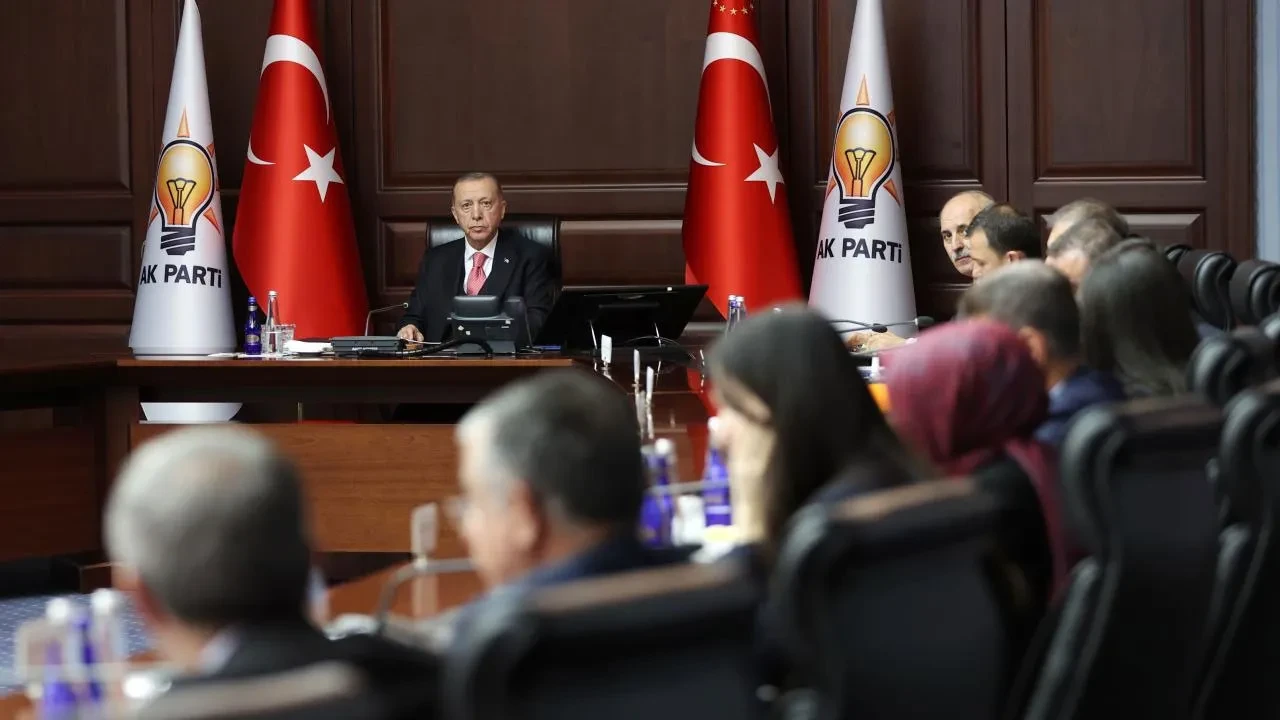 AK Parti MYK Cumhurbaşkanı Erdoğan başkanlığında toplanıyor: Gündem Terörsüz Türkiye ve 25. yıl