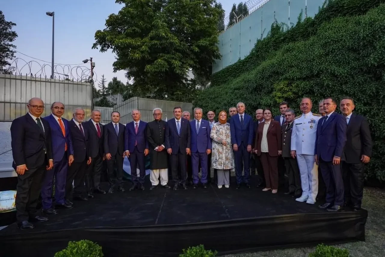 Ankara’da Pakistan resepsiyonu: Cevdet Yılmaz’dan Türkiye-Pakistan-Suudi Arabistan üçlü ittifakına vurgu