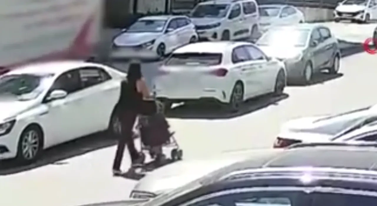 Bebeğinin pusetinde uyuşturucu taşıyan anne! "Bebekli kurye" diye adlandırmışlar