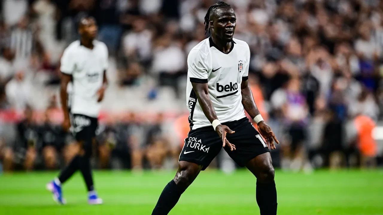 Beşiktaş UEFA Avrupa Ligi 3. eleme turu rövanş maçında Hradec Kralove'yi eleyip play-off'a yükseldi