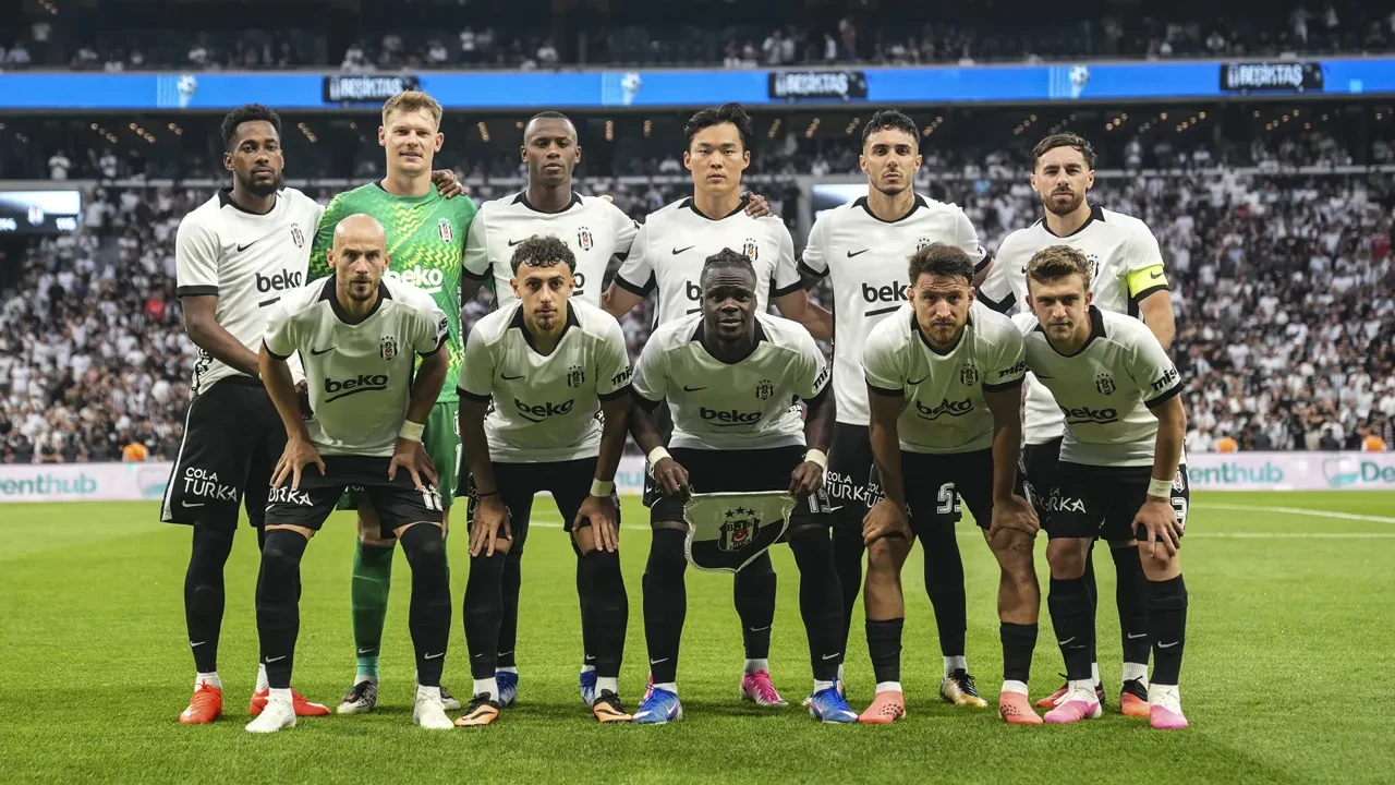 Beşiktaş UEFA Avrupa Ligi 3. eleme turu rövanş maçında Hradec Kralove'yi eleyip play-off'a yükseldi