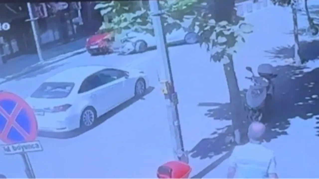 Dönüş yapmak isterken kazaya karıştı! O anlar kamerada 
