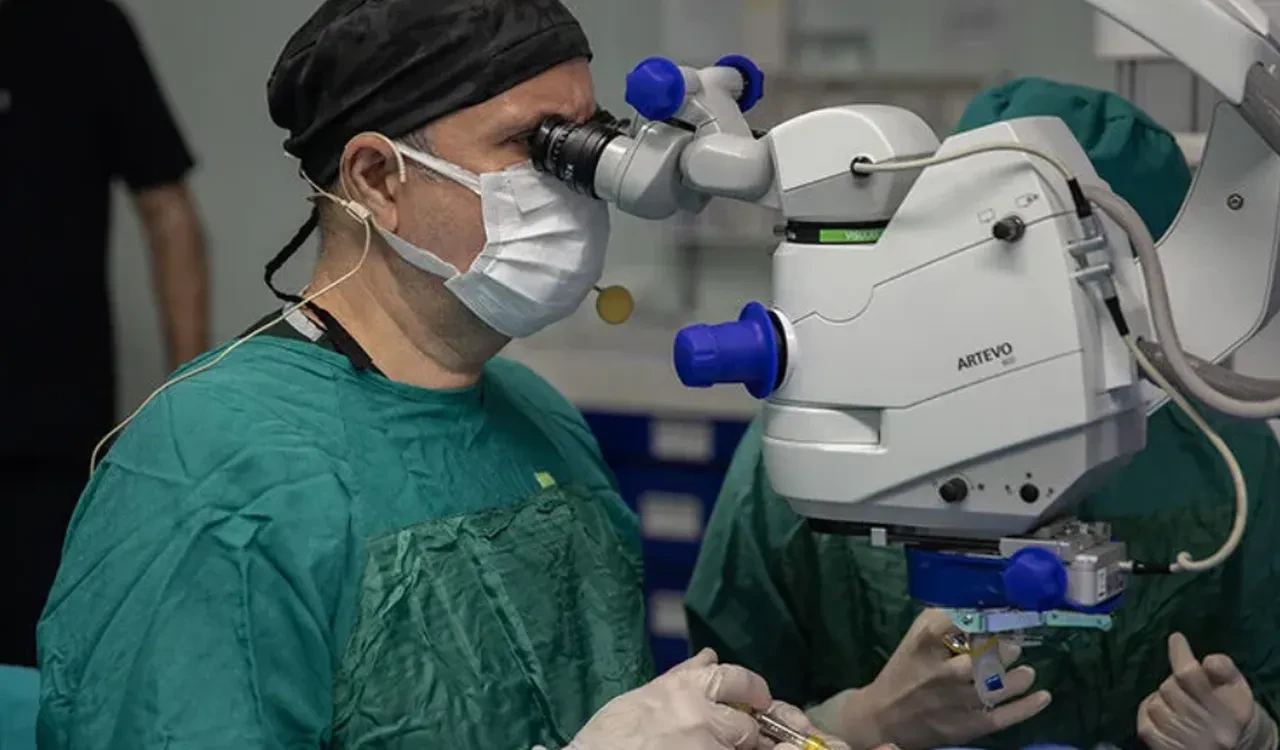 Gözü bozuk olanlar dikkat! Akıllı lens ameliyatında kritik detaylar ortaya çıktı!