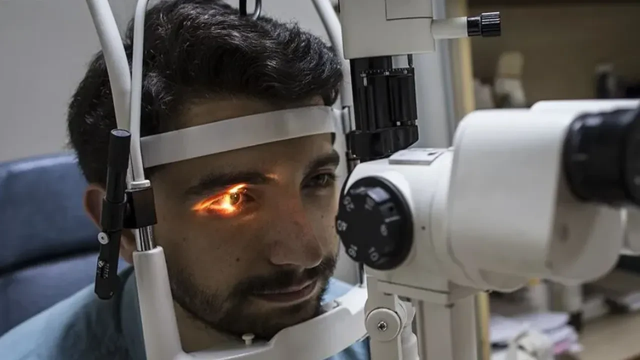 Gözü bozuk olanlar dikkat! Akıllı lens ameliyatında kritik detaylar ortaya çıktı!