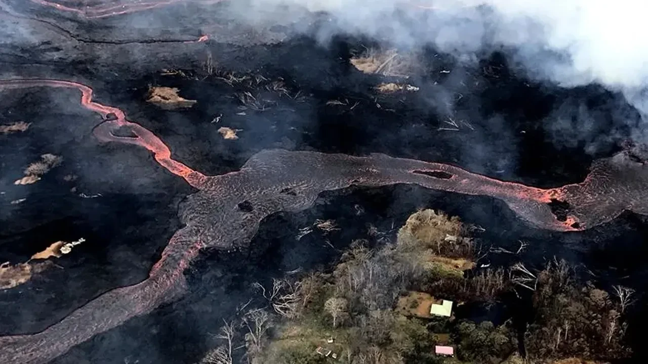 Hawaii diken üstünde! Kilauea Yanardağı'nda bir patlama daha