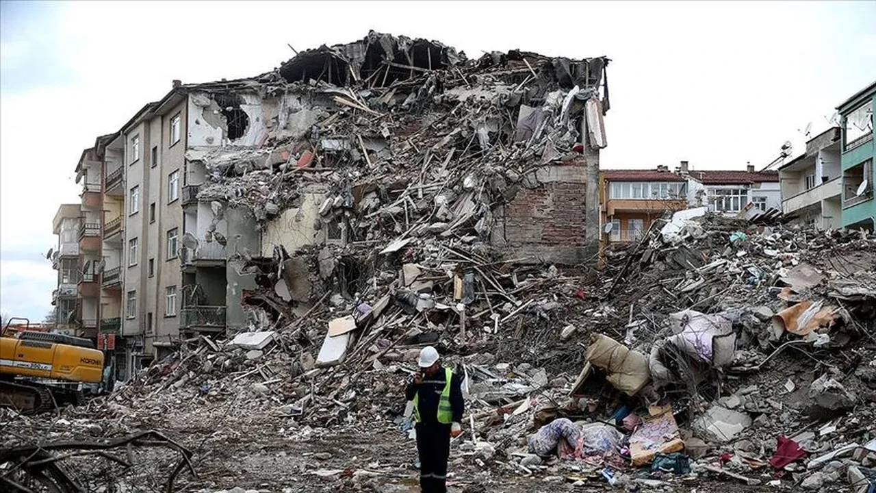 İşte en riskli bölge! Naci Görür’den 17 Ağustos’un yıldönümünde kritik deprem uyarısı