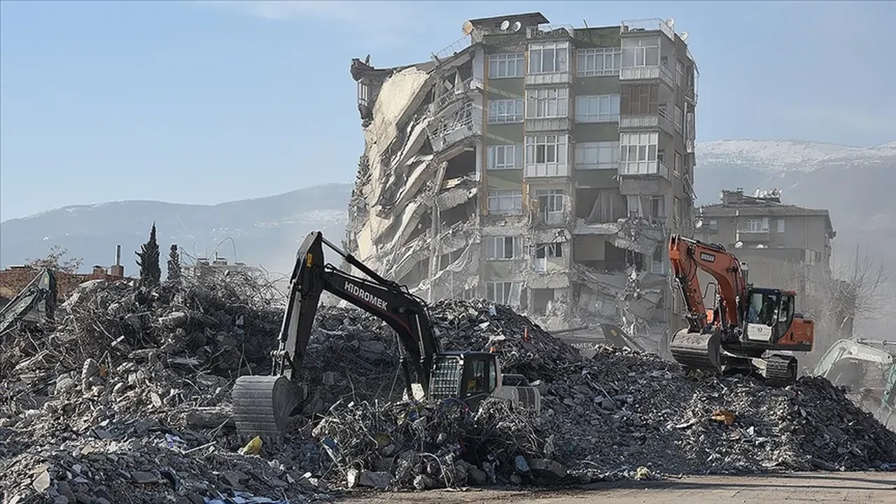 İşte en riskli bölge! Naci Görür’den 17 Ağustos’un yıldönümünde kritik deprem uyarısı