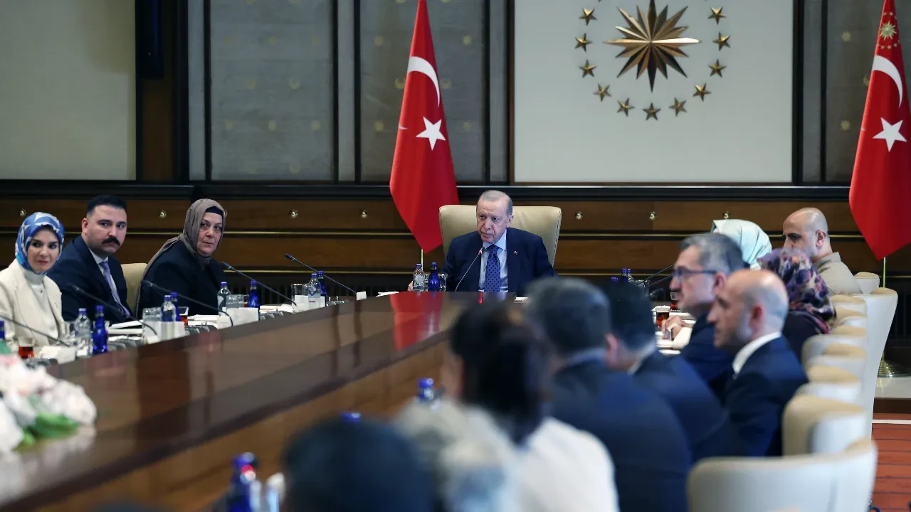 Külliye'de anlamlı buluşma! Şehit yakınları ve gaziler, Cumhurbaşkanı Erdoğan ile bir araya geldi: 