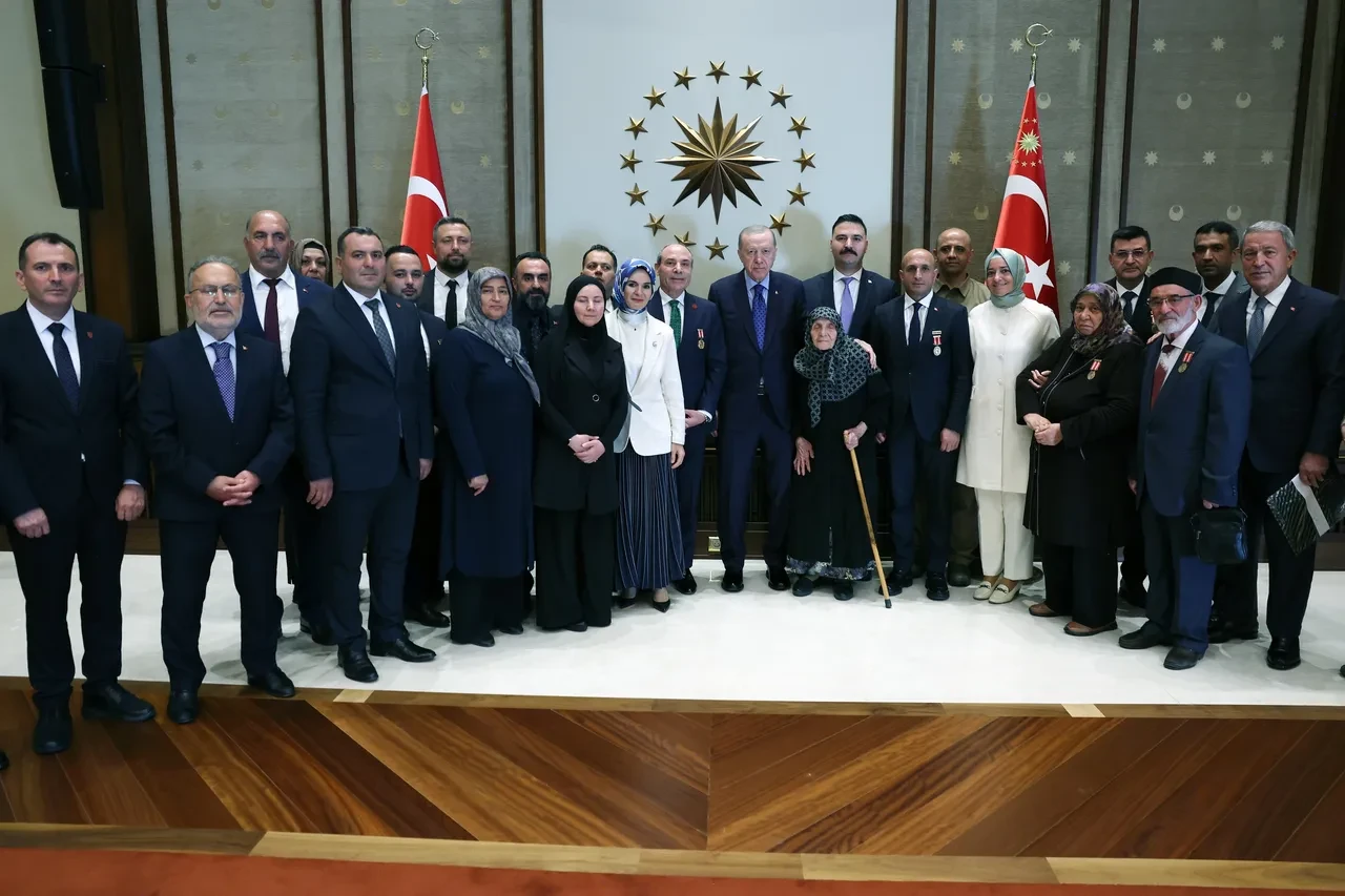 Külliye'de anlamlı buluşma! Şehit yakınları ve gaziler, Cumhurbaşkanı Erdoğan ile bir araya geldi: "Türkiye’yi terör belasından ebediyen kurtaracağız"