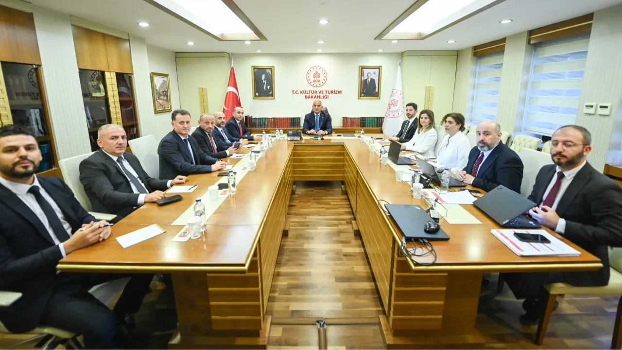 Kültür ve Turizm Bakanlığı’nda Trabzon zirvesi: Yeni hedef Çin pazarı ve 4 mevsim turizm