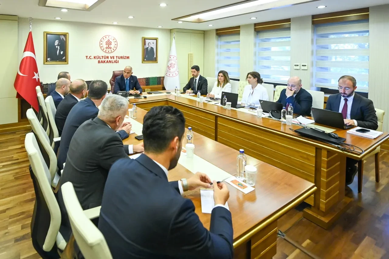Kültür ve Turizm Bakanlığı’nda Trabzon zirvesi: Yeni hedef Çin pazarı ve 4 mevsim turizm
