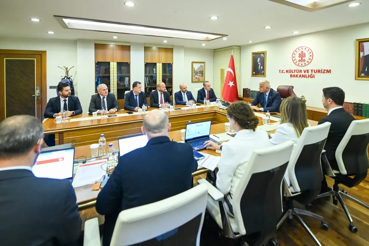 Kültür ve Turizm Bakanlığı’nda Trabzon zirvesi: Yeni hedef Çin pazarı ve 4 mevsim turizm