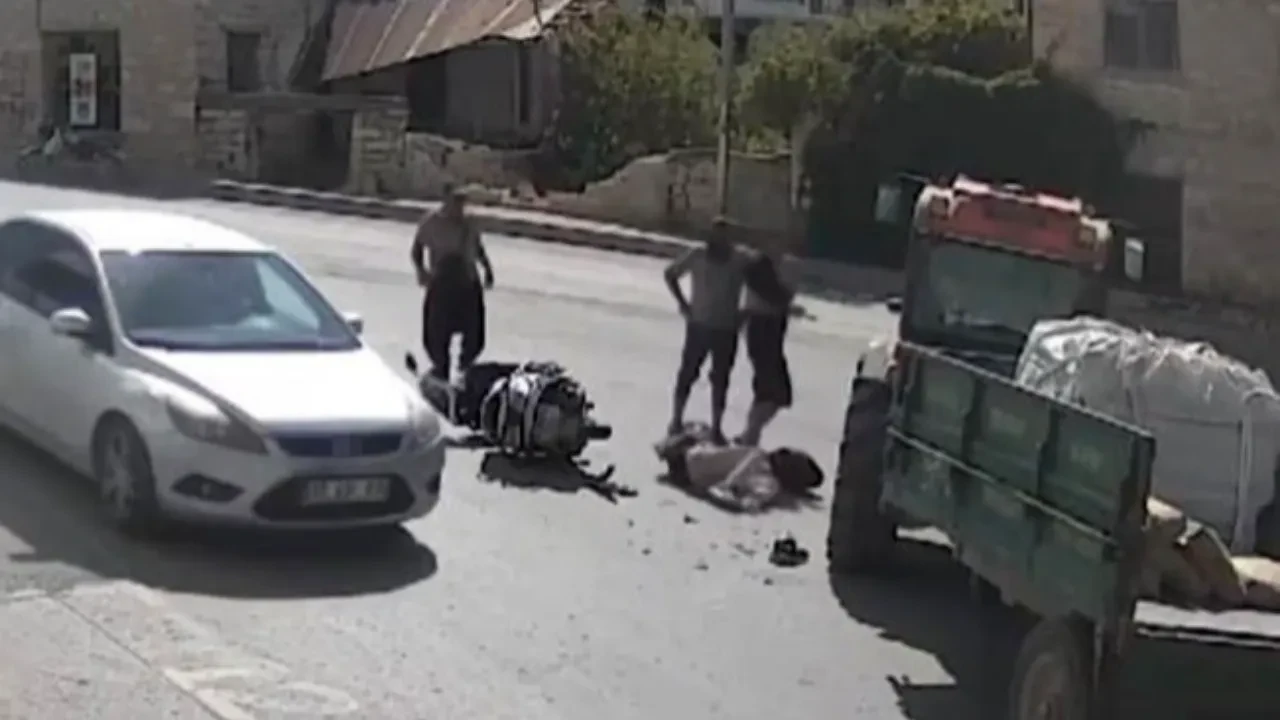 Motosiklet ile traktör çarpıştı!1 yaralı