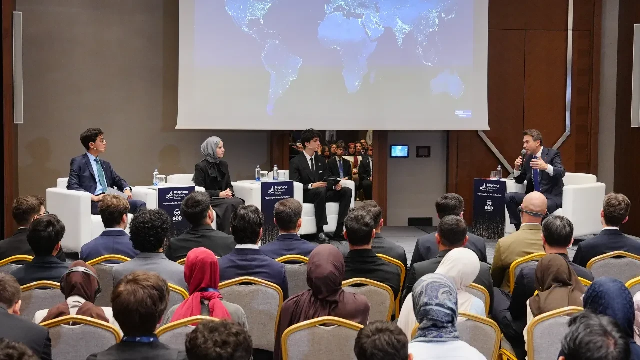 Ömer Tayyip Erdoğan sordu, Bakan Bayraktar yanıtladı: Enerjide dışa bağımlılık ne zaman bitecek?