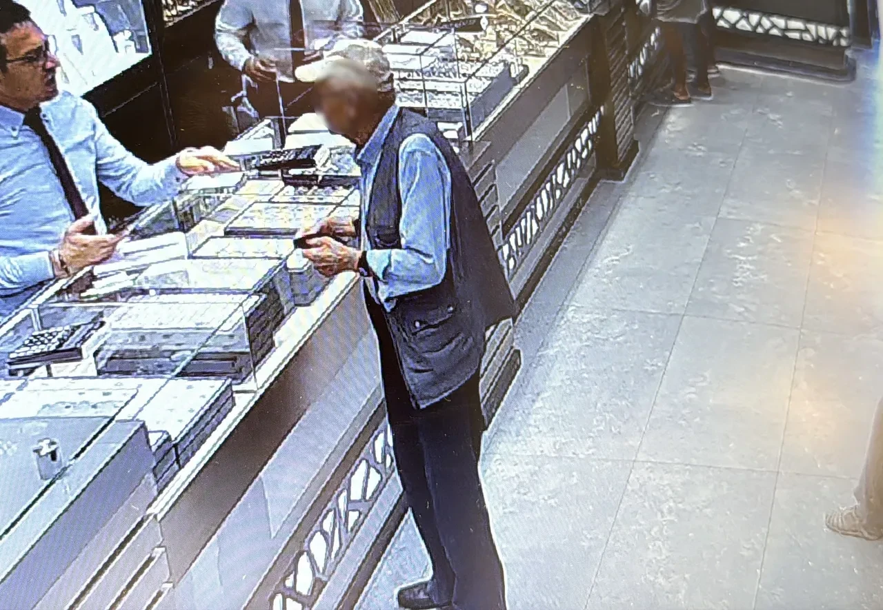 Sahte polisin tuzağını kuyumcu bozdu! Neredeyse umre için biriktirdiği 1 milyon TL'si gidiyordu