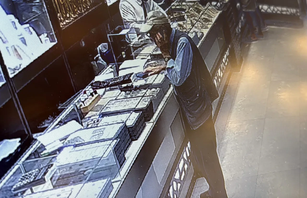 Sahte polisin tuzağını kuyumcu bozdu! Neredeyse umre için biriktirdiği 1 milyon TL'si gidiyordu