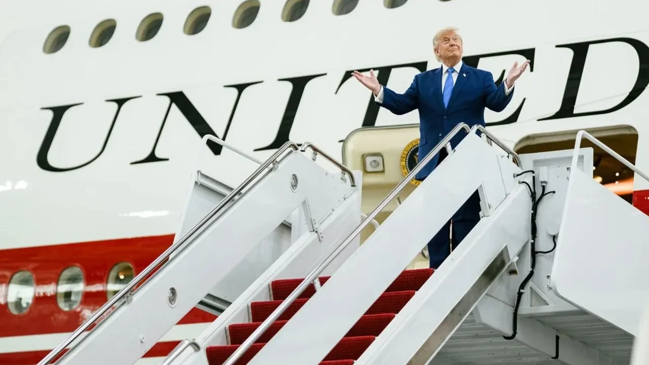Trump bu kişileri gözden mi çıkardı? Tehdit altındaki uçaktaki bakanlar