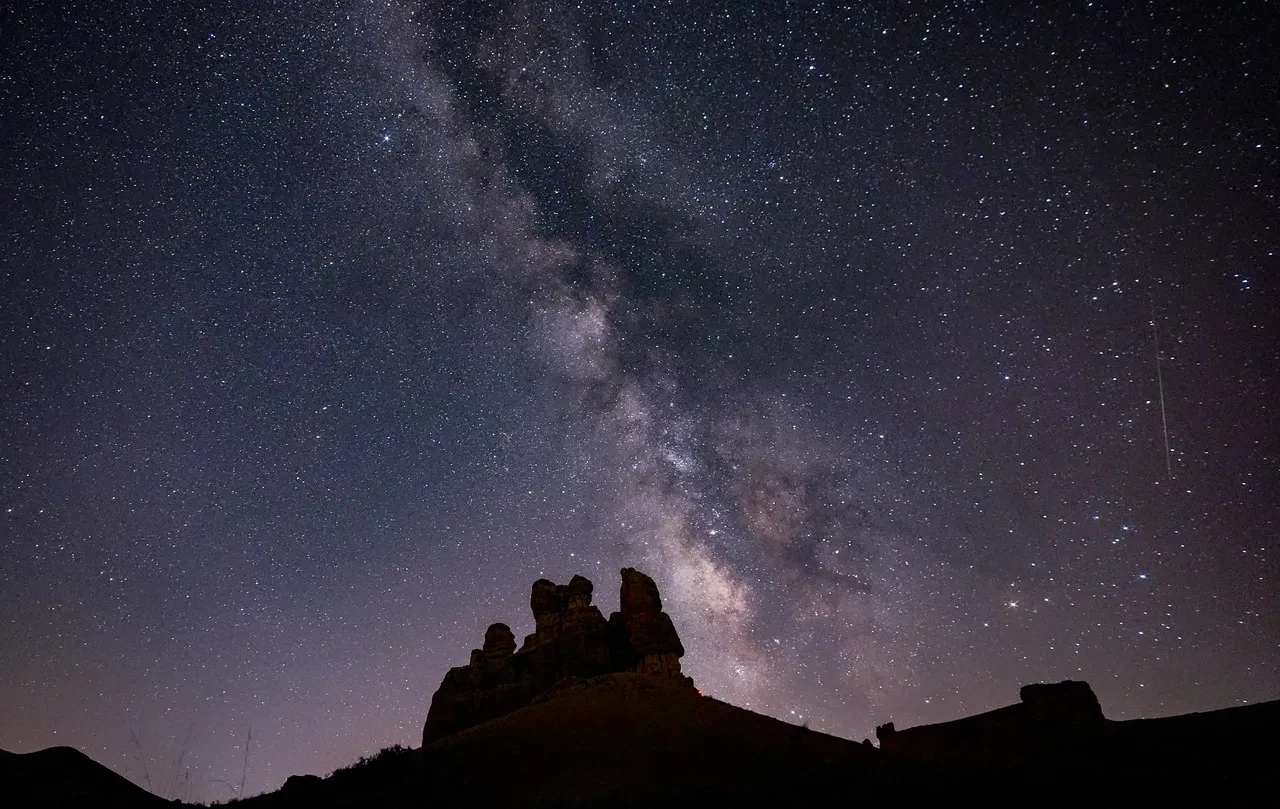 Türkiye gökyüzüne kilitlendi: Binlerce vatandaş Perseid meteor yağmurunu izlemek için zirvelerde buluştu