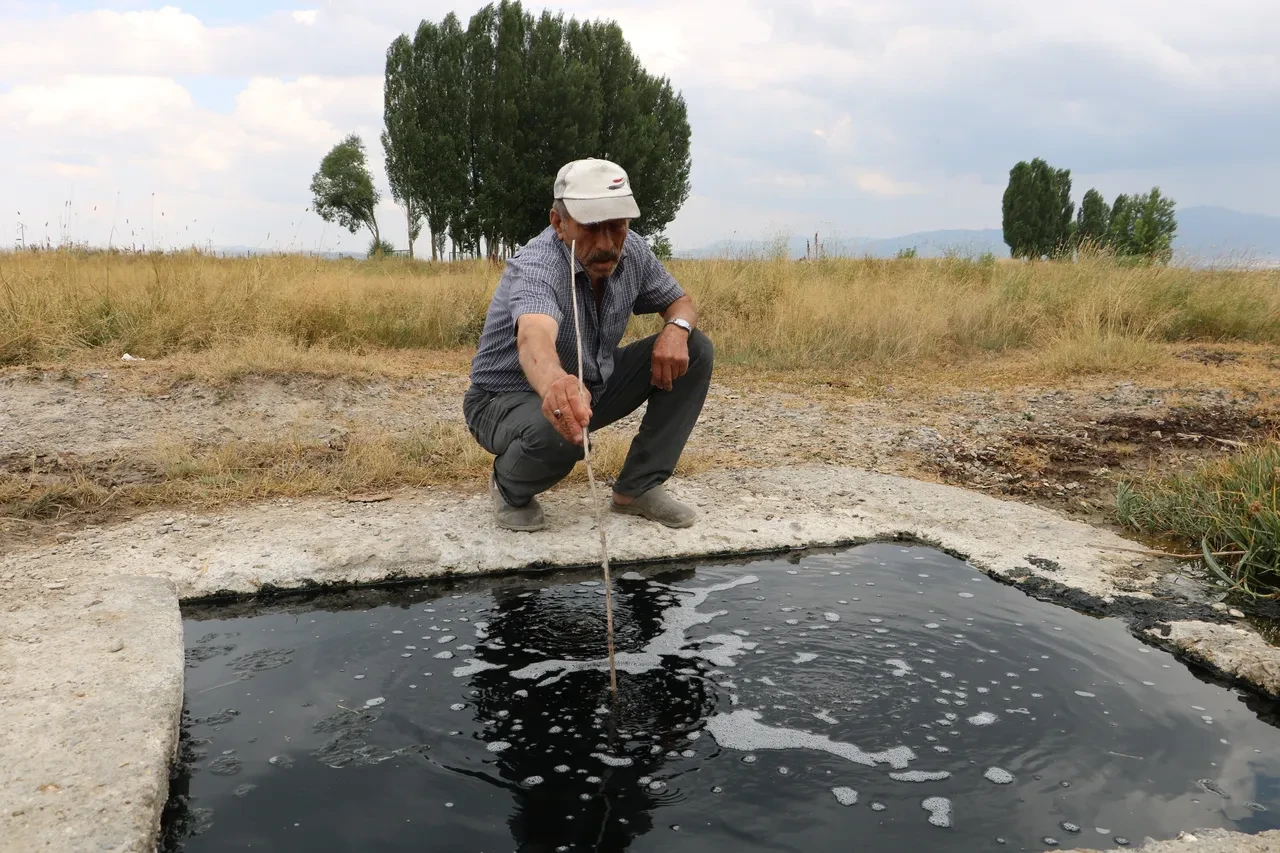 Yerin altından fışkırıyor, cilde iyi geliyor: Erzurum’da yanan suyun gizemi çözülemedi