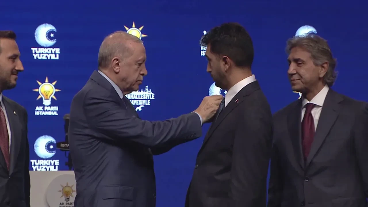 AK Parti İstanbul İl Başkanı Abdullah Özdemir duyurdu: Belediyelerden partimize yeni katılımlar olacak 