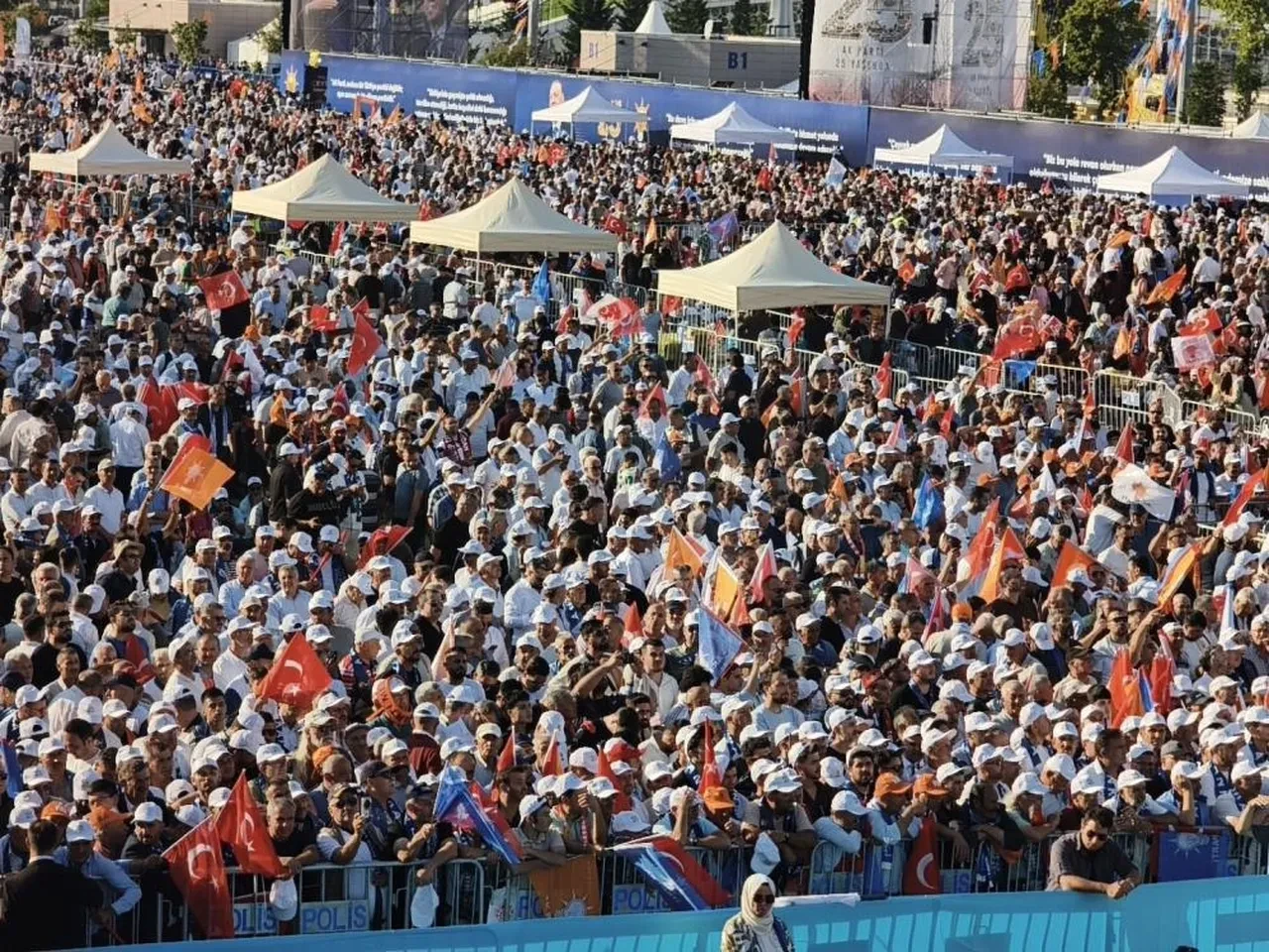AK Parti İstanbul İl Başkanı Abdullah Özdemir duyurdu: Belediyelerden partimize yeni katılımlar olacak