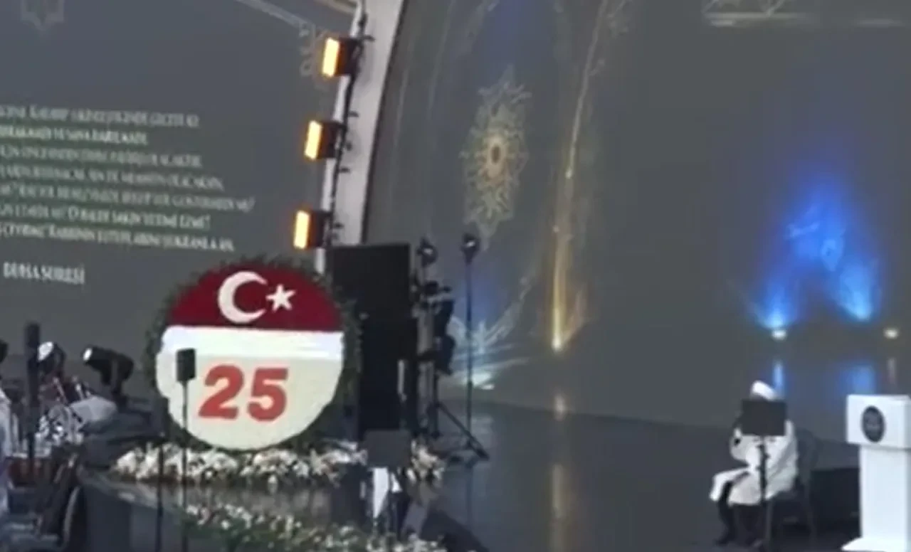 Bahçeli'den AK Parti'nin 25'inci yılına özel çelenk