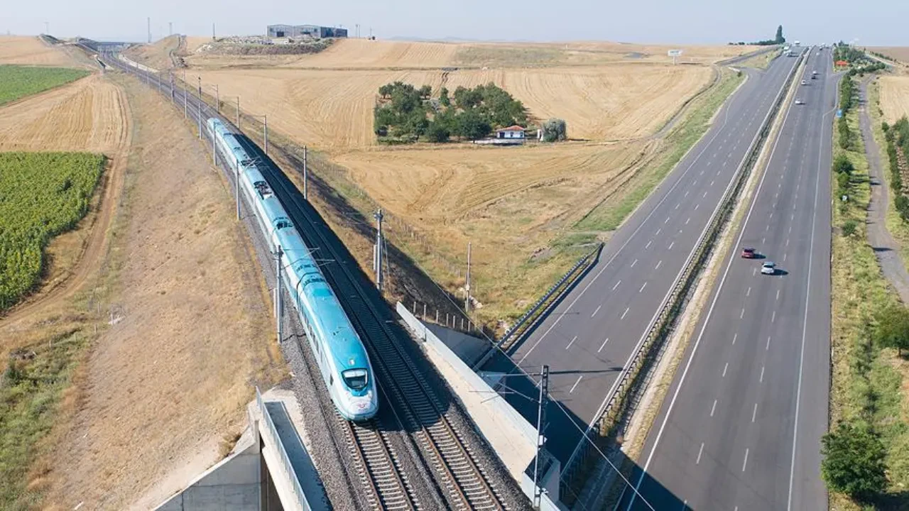 Bakan Uraloğlu açıkladı: Türkiye'de son 24 yılda 2 bin 251 kilometre hızlı tren hattı inşa edildi