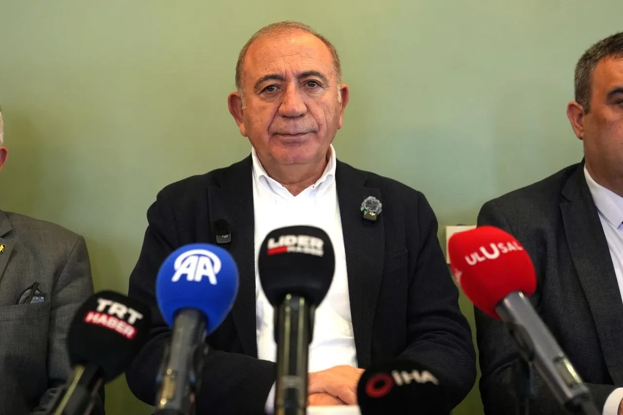 CHP'den Gürsel Tekin iddialarına yalanlama: Görevden alma yok