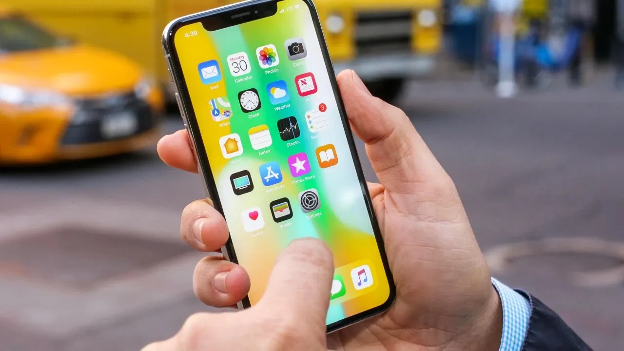 Çıktığı döneme damga vuran iPhone modeli külüstür ilan edildi!