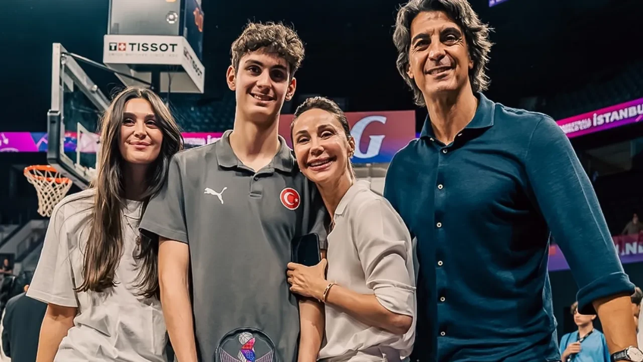 Demet Şener ve İbrahim Kutluay'ın oğlundan milli takım gururu! 17 yaşında ama tarih yazacak