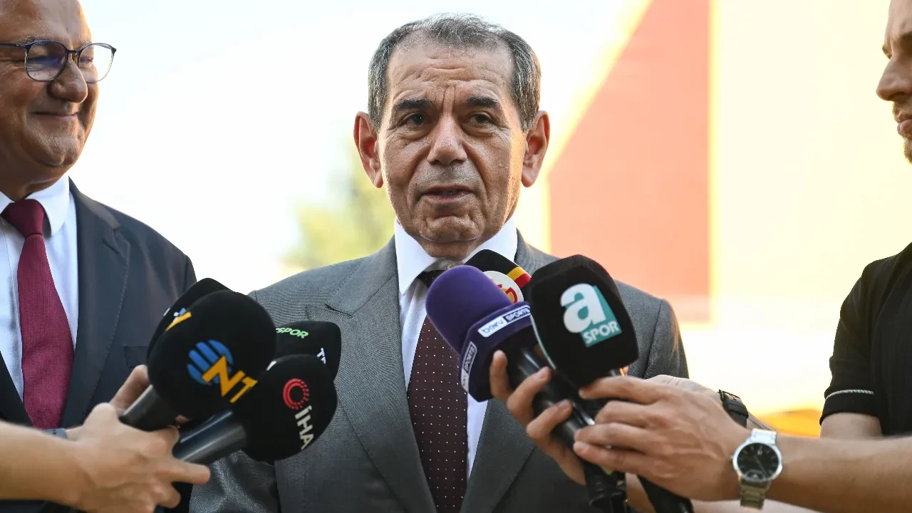 /spor/dursun-ozbekten-galatasaray-taraftarina-transfer-mujdesi-biraz-daha-sabir-diyerek-duy-3353446