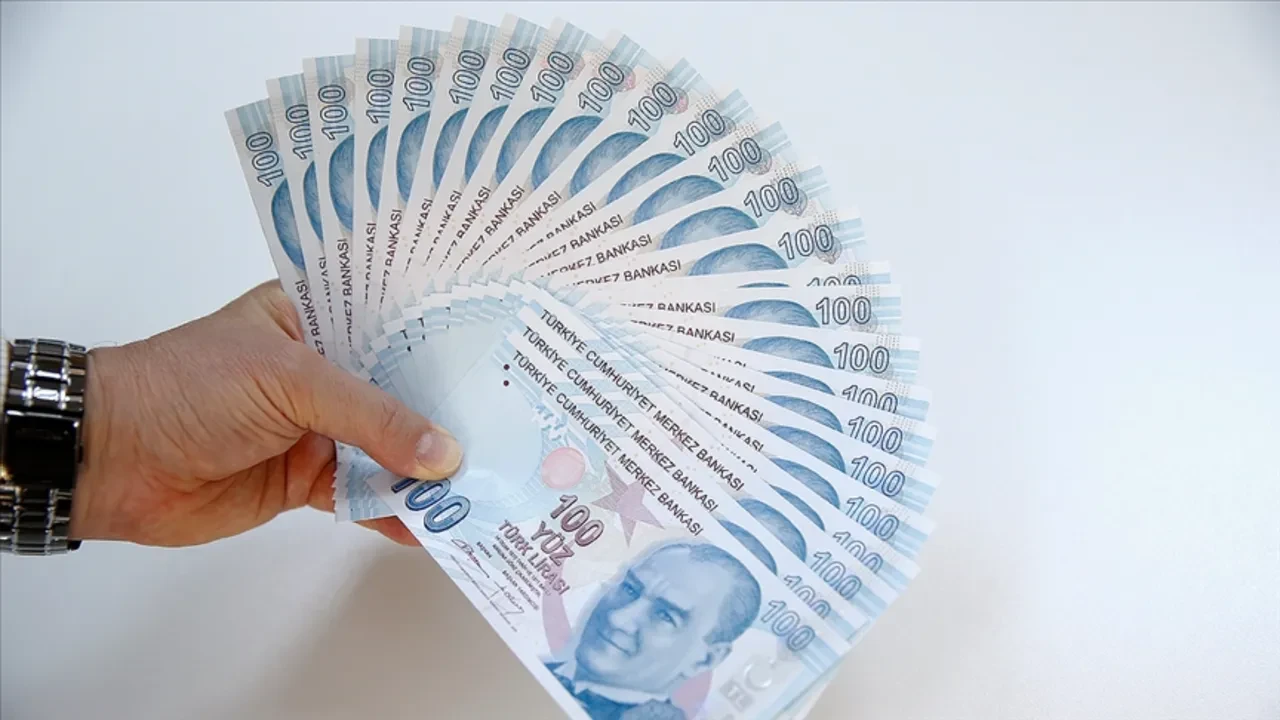 Faizsiz kredi musluğu açıldı: Hangi bankalar 100 bin lira finansman sağlıyor?