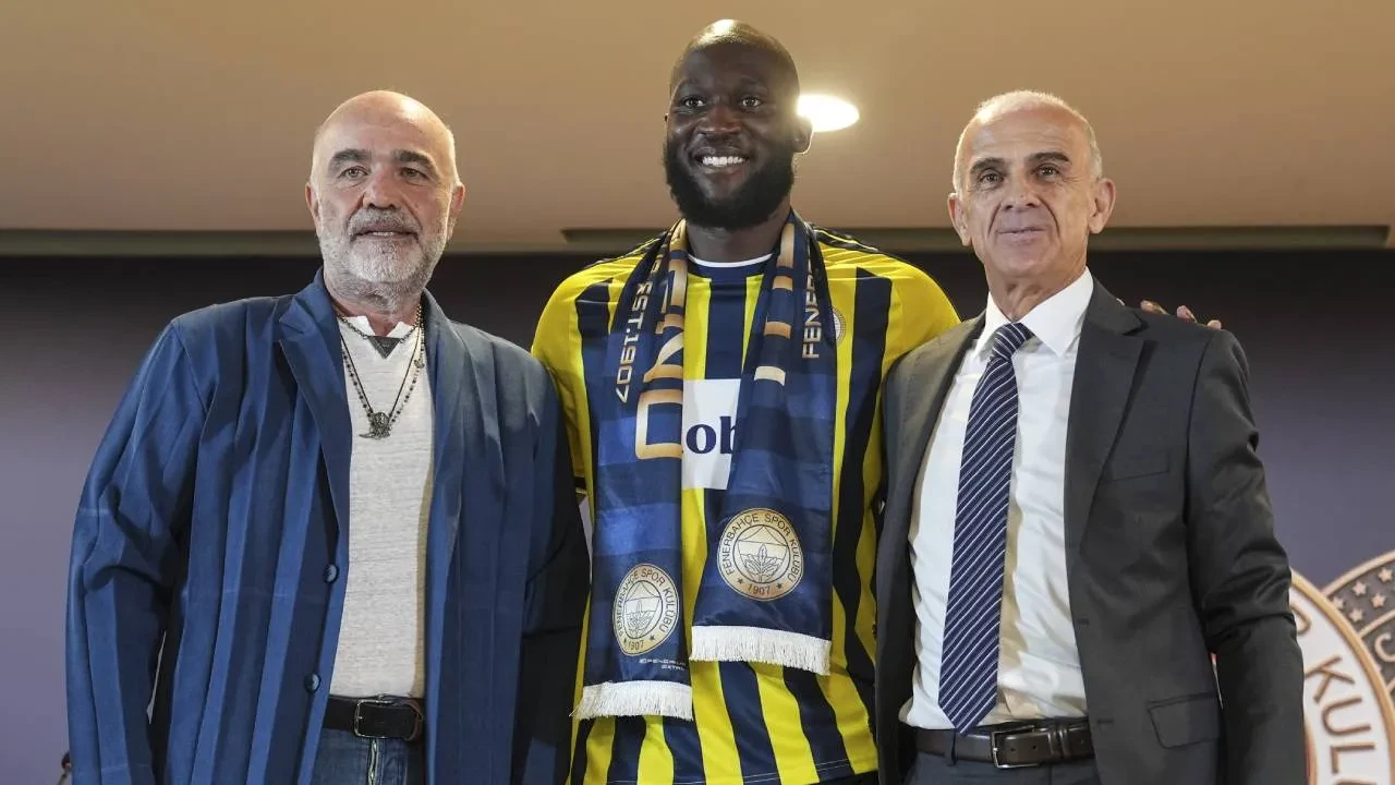 Fenerbahçe'de Lukaku için imza töreni düzenlendi! Belçikalı golcüden açıklama: "Burada olmak benim için büyük bir gurur"