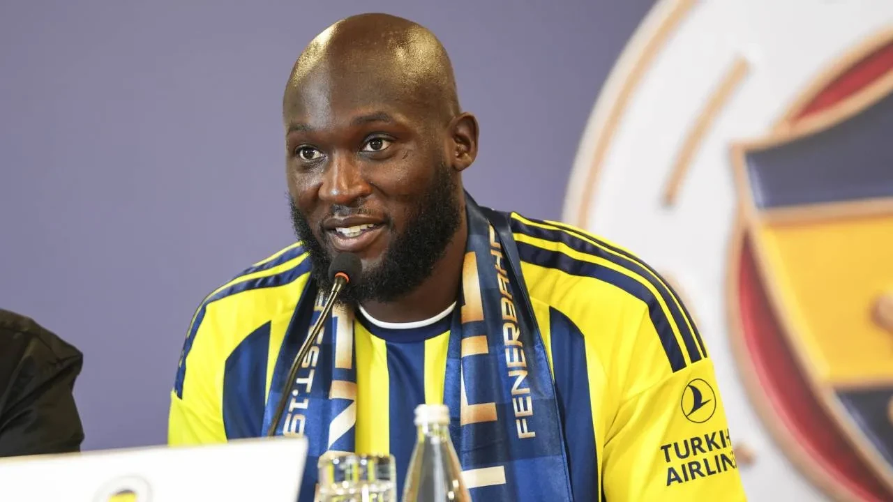 Fenerbahçe'de Lukaku için imza töreni düzenlendi! Belçikalı golcüden açıklama: "Burada olmak benim için büyük bir gurur"