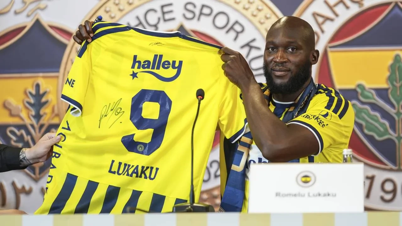 Fenerbahçe'de Lukaku için imza töreni düzenlendi! Belçikalı golcüden açıklama: "Burada olmak benim için büyük bir gurur"