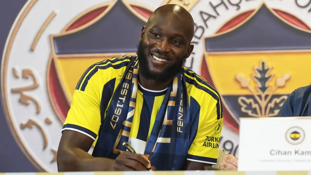 Fenerbahçe'de Lukaku için imza töreni düzenlendi! Belçikalı golcüden açıklama: "Burada olmak benim için büyük bir gurur"