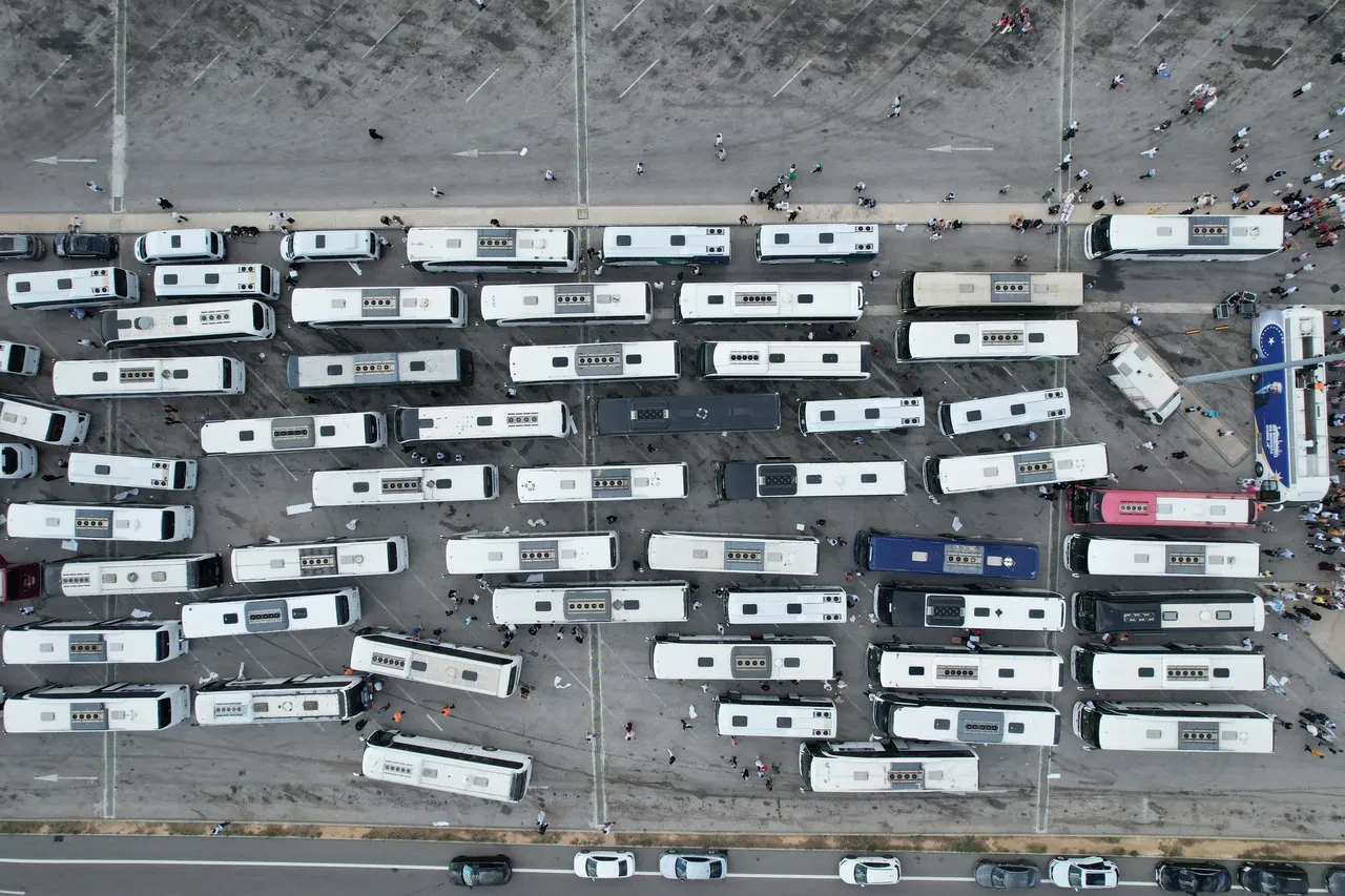 İstanbul'dan Ankara'ya 25. yıl çıkarması! 300 otobüs, 15 bin AK Parti mensubu büyük buluşma için yollara düştü
