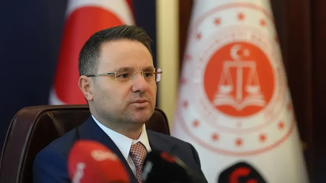 Kendilerini MİT görevlisi olarak tanıtan 3 kişiye operasyon! Dosya sildirme vaadiyle binlerce dolar almışlar 