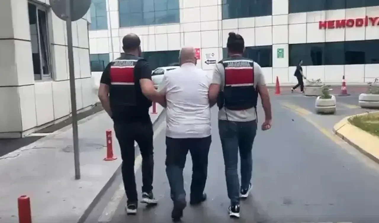 Kendilerini MİT görevlisi olarak tanıtan 3 kişiye operasyon! Dosya sildirme vaadiyle binlerce dolar almışlar 