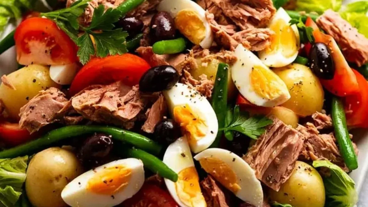 MasterChef'te görenler tarifini arıyor! Bir salatadan fazlası Nicoise salatasını deneyince anladım