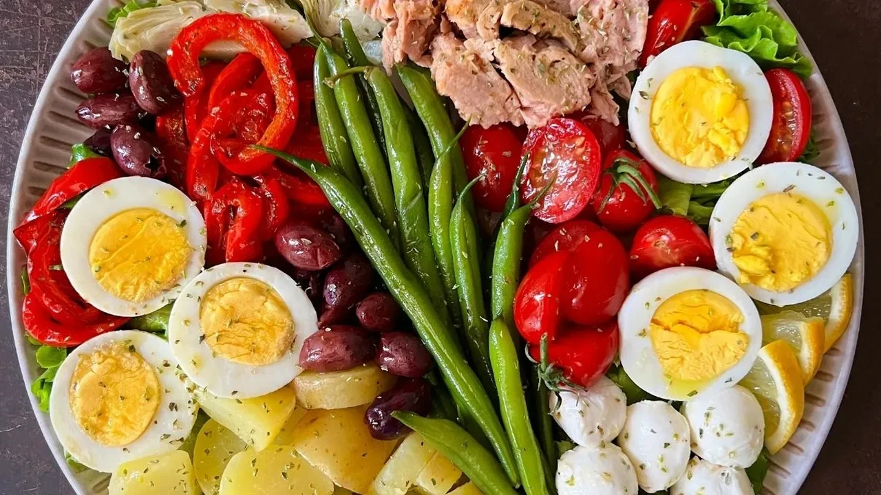 MasterChef'te görenler tarifini arıyor! Bir salatadan fazlası Nicoise salatasını deneyince anladım