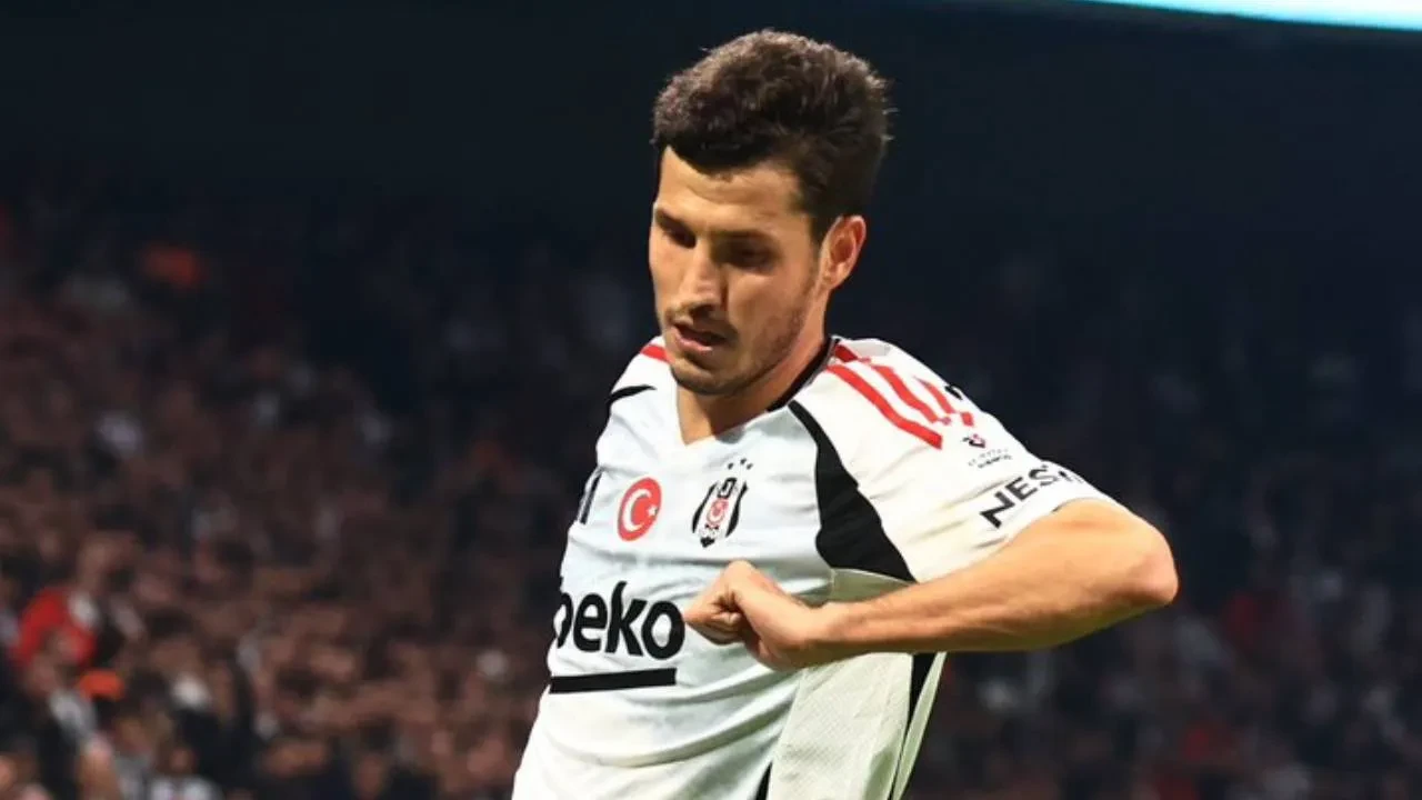 Salih Uçan'ın yeni takımı belli oldu! Beşiktaş'tan ayrıldı, imzayı attı