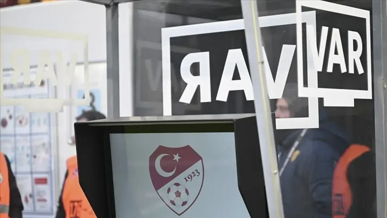 Süper Lig'de yabancı VAR kararı: İbrahim Hacıosmanoğlu resmen açıkladı!